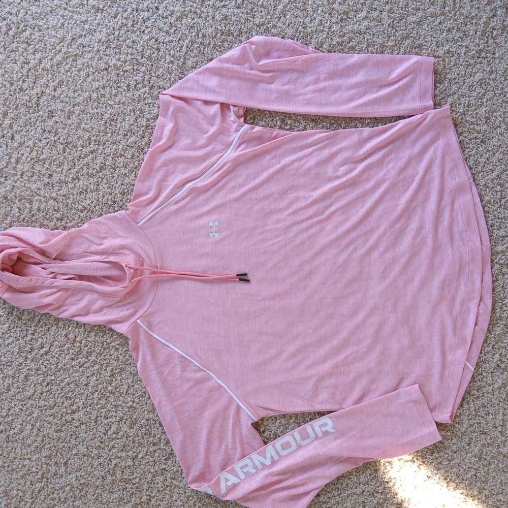 Under Armour top